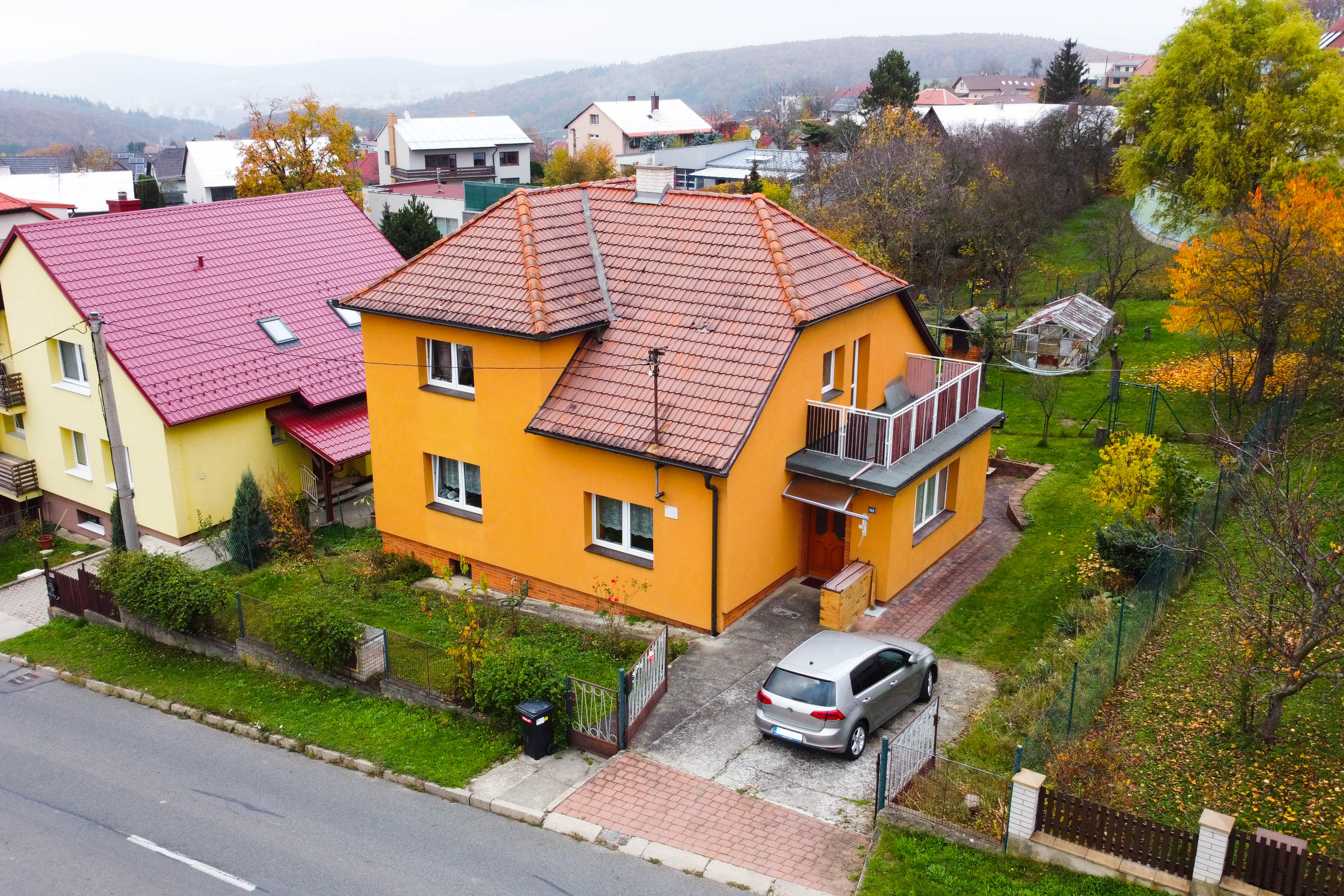 rodinný dům z dronu